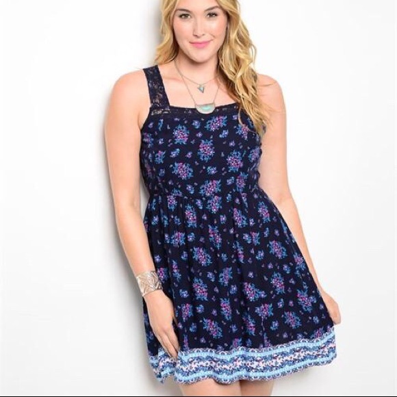 Super Cute Lightweight Floral Fit & Flare Dress! - Picture 3 of 8